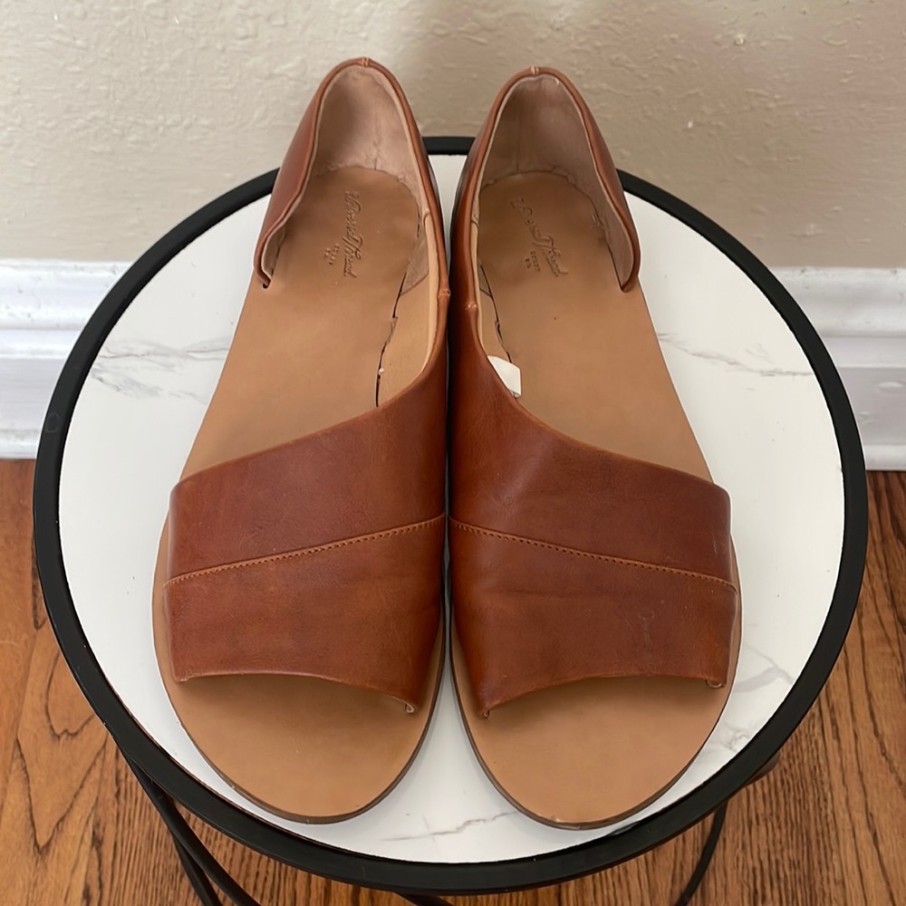 Groovy brown flats